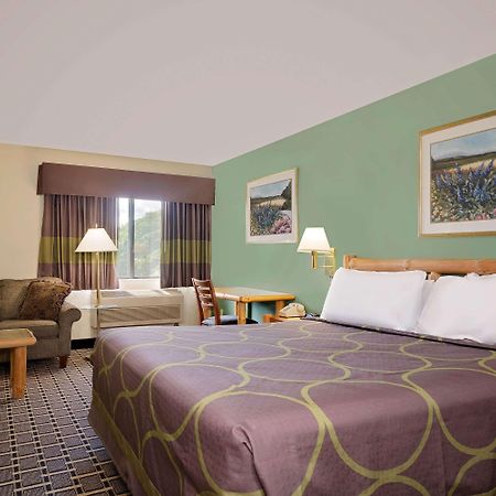 Super 8 By Wyndham Cloquet Hotel Bagian luar foto