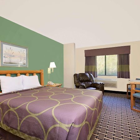 Super 8 By Wyndham Cloquet Hotel Bagian luar foto