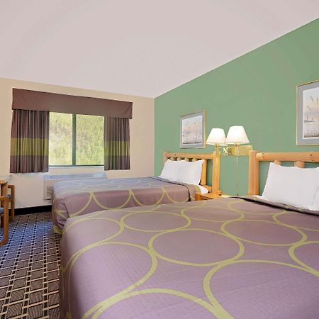 Super 8 By Wyndham Cloquet Hotel Bagian luar foto