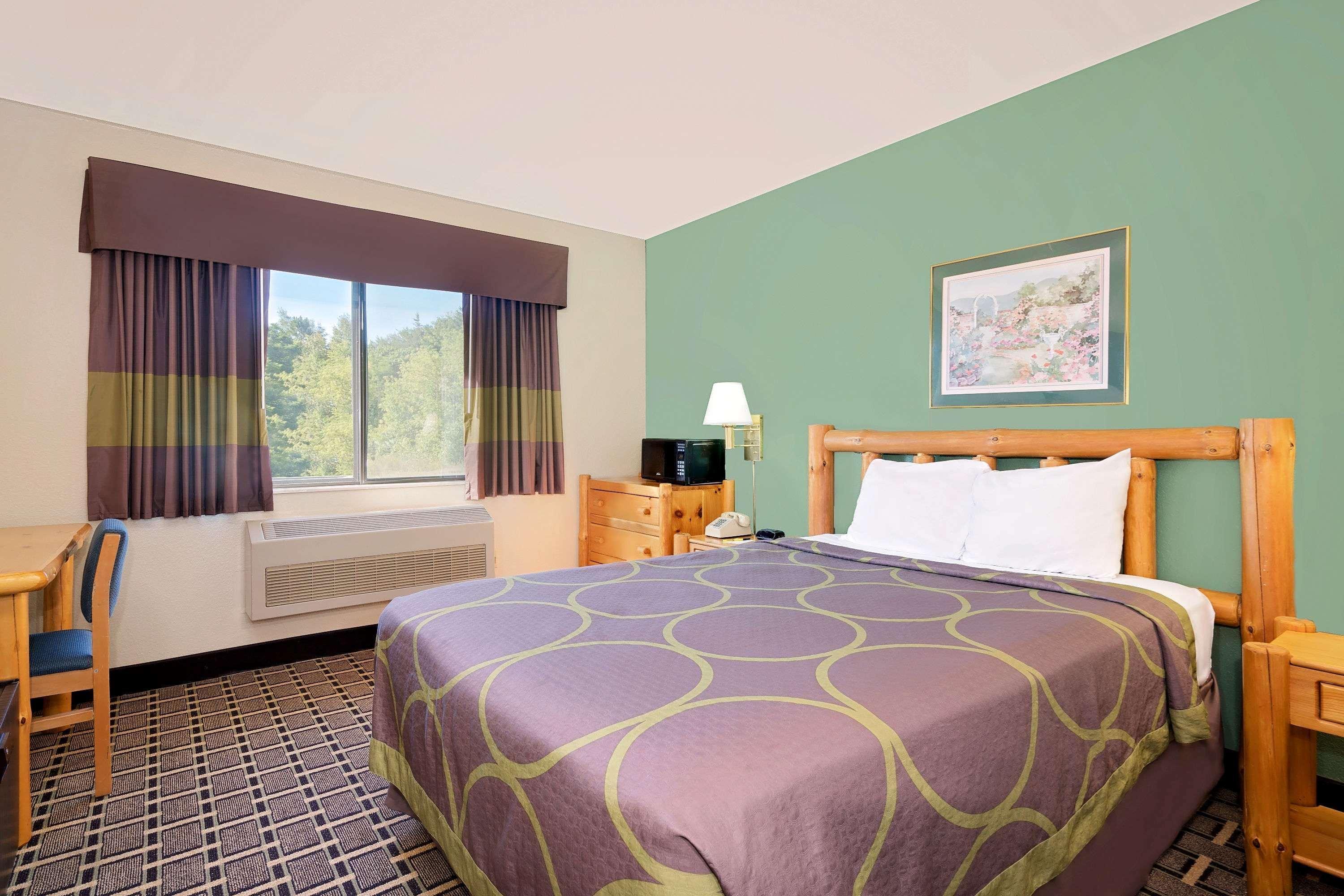 Super 8 By Wyndham Cloquet Hotel Bagian luar foto