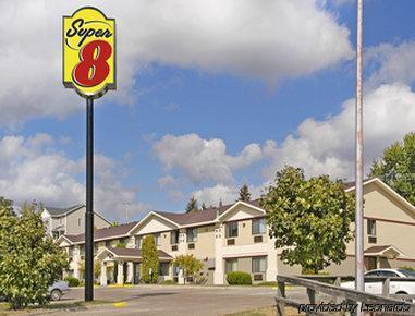 Super 8 By Wyndham Cloquet Hotel Bagian luar foto